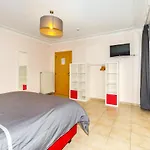 Дом отдыха Luxueuse Et Spacieuse Avec Sauna Et Piscine *