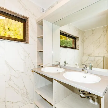 Nyaraló Luxueuse Et Spacieuse Avec Sauna Et Piscine Malmedy